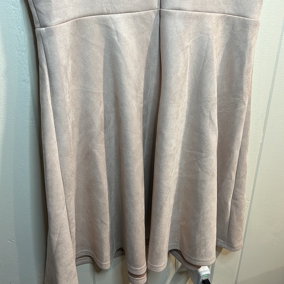 Alya Blush Pink Suede Scalloped A-Line Dress - Picture 6 of 7